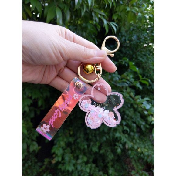Sakura Liquid Shaker Keychain Snowglobe shaker keychain NIP - Picture 3 of 8